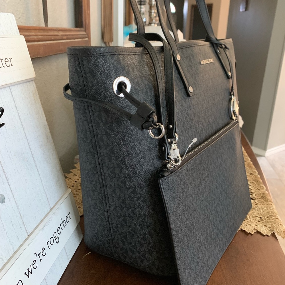 large jet set travel tote & clutch 🖤 last one - Picture 3 of 5